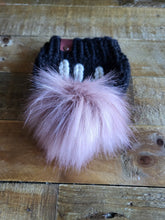 Load image into Gallery viewer, Lemon Tree Lane Baby Beanie 3-6 Months | Black Beanie with White &quot;Hi&quot; accent and Rose Blush Faux Fur Pom Pom
